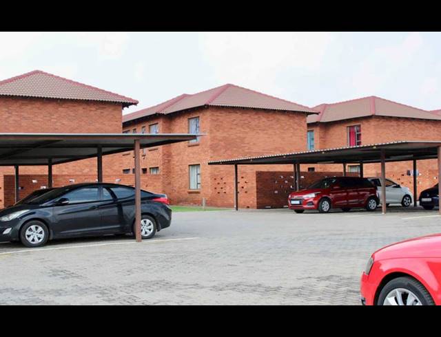2 BEDROOM TOWNHOUSE FOR SALE IN ALBERTSDAL